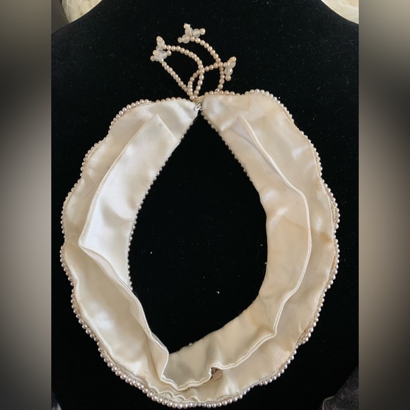 Elegant Pearl Collar Necklace - Picture 7 of 10
